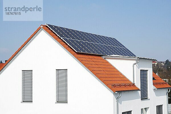 Alternative Energie mit Photovoltaikanlagen auf dem Dach