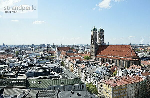 München Panorama mit der Frauenkirche