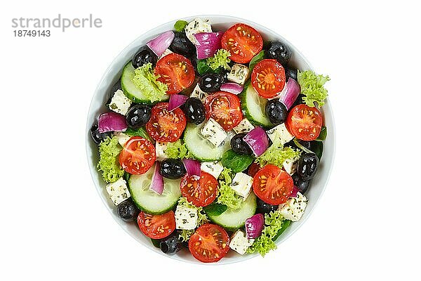 Griechischer Salat mit frischen Tomaten Oliven und Feta Käse gesunde Ernährung Essen von oben Freisteller in Stuttgart  Deutschland  Europa