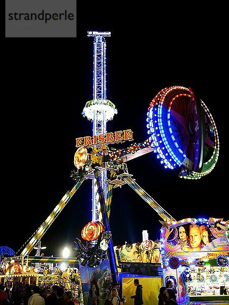 MÜNCHEN  DEUTSCHLAND  25. SEPTEMBER: Karussell auf dem Oktoberfest in München  Deutschland  am 25. September 2013. Das Oktoberfest ist das größte Bierfest der Welt mit über 6 Millionen Besuchern pro Jahr  Europa