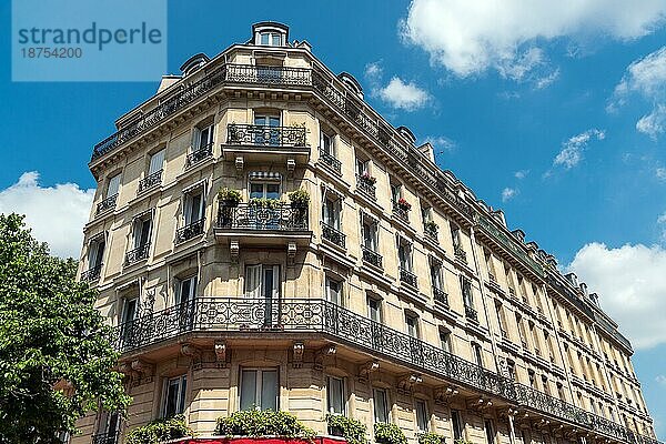 Typisches städtisches Wohnhaus in Paris  Frankreich  Europa