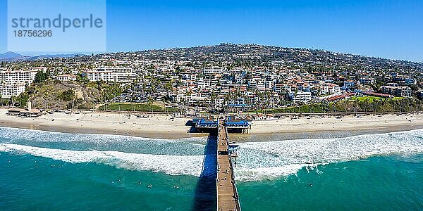 Luftbild vom Pier und Strand mit Meer Urlaub in Panorama Kalifornien San Clemente  USA  Nordamerika