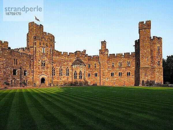 Blick auf Schloss Peckforton