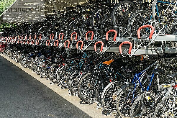 Fahrradständer am Bahnhof East Grinstead