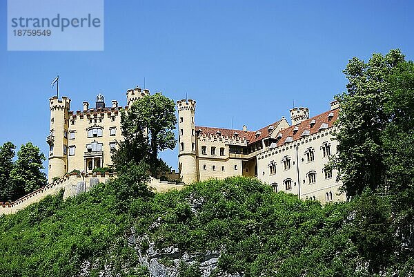 HOHENSCHWANGAU  DEUTSCHLAND  15. JUNI: Schloss Hohenschwangau am 15. Juni 2011 in Hohenschwangau  Deutschland. Das berühmte Schloss hat über 300000 Besucher pro Jahr