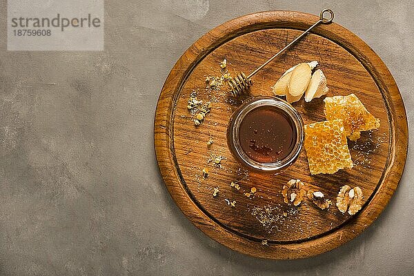 Draufsicht Honigglas mit Lebensmittel Honiglöffel. Auflösung und hohe Qualität schönes Foto