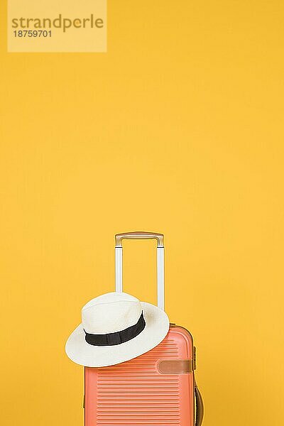 Orange Koffer weißer Hut. Auflösung und hohe Qualität schönes Foto