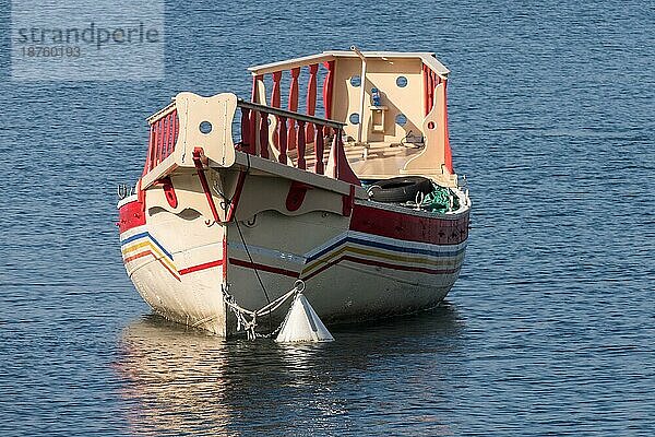 Traditionelles Boot auf dem Lago Maggiore Piemont Italien