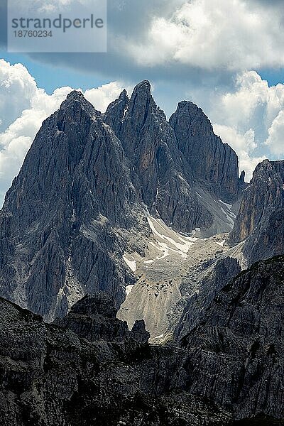Blick auf die Drei Zinnen in den Dolomiten