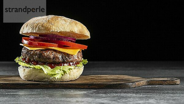 Vorderansicht Burger mit Gemüse Fleisch 2. Auflösung und hohe Qualität schönes Foto