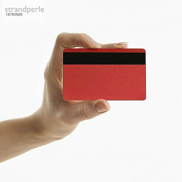Vorderansicht Hand mit Kreditkarte. Foto mit hoher Auflösung