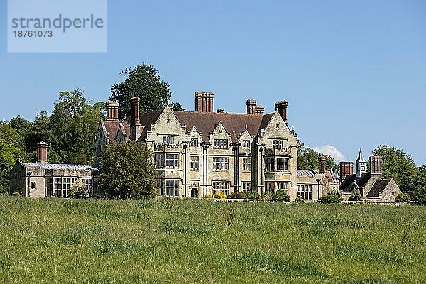 BALCOMBE  WEST SUSSEX/UK - 31. MAI : Blick auf Balcombe Place  ein denkmalgeschütztes Gebäude der Kategorie II in der Nähe von Balcombe in West Sussex am 31. Mai 2020