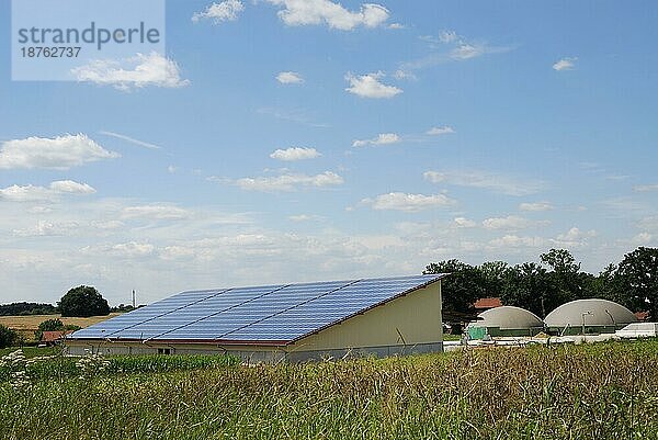 Grüne Energie mit Fotovoltaik und Biogas