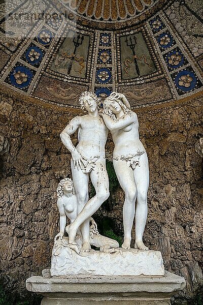 FLORENZ  TOSKANA/ITALIEN - 20. OKTOBER : Statuen in der Buontalenti-Grotte Boboli-Gärten Florenz am 20. Oktober 2019