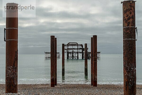 BRIGHTON  EAST SUSSEX/UK - 3. JANUAR: Blick auf den stillgelegten West Pier in Brighton East Sussex am 3. Januar 2019