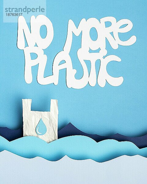 Draufsicht Papier Ozean Wellen mit Plastiktüte Nachricht