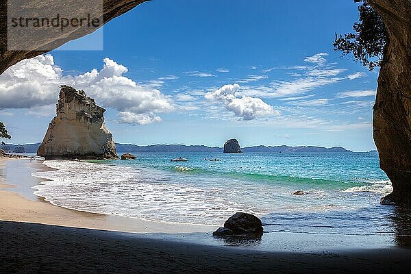 Strand Cathedral Cove bei Hahei in Neuseeland