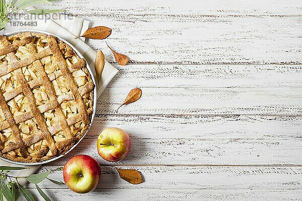 Draufsicht Apfelkuchen Danksagung mit Blättern Kopierraum. Auflösung und hohe Qualität schönes Foto