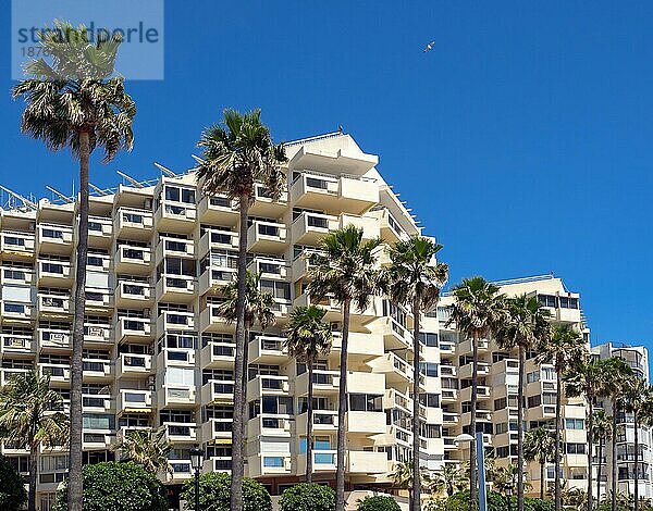 MARBELLA  ANDALUCIA/SPAIN - MAI 4 : Blick auf einen Wohnblock in Marbella Spanien am 4. Mai 2014