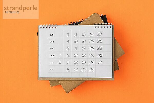 Planer-Kalender mit flachem Stapel