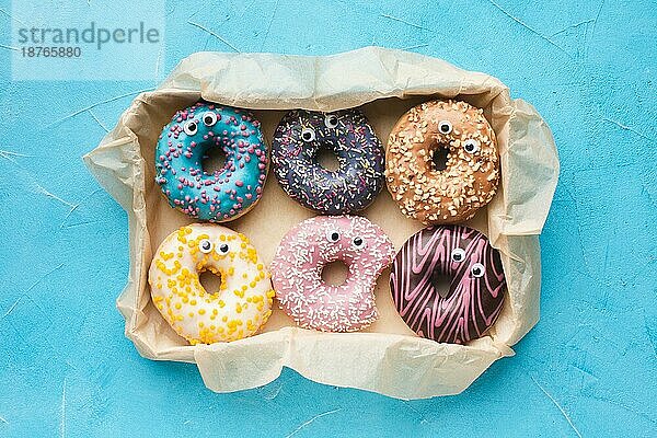 Glasierte Donuts mit Augen Draufsicht. Auflösung und hohe Qualität schönes Foto