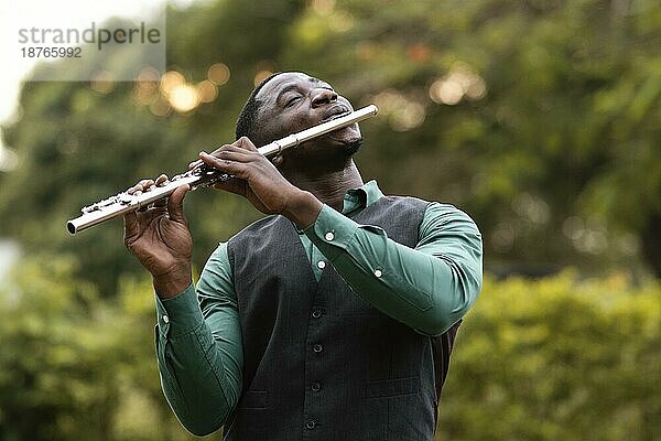 Afrikanisch-amerikanischer mann spielt instrument internationaler jazz-tag