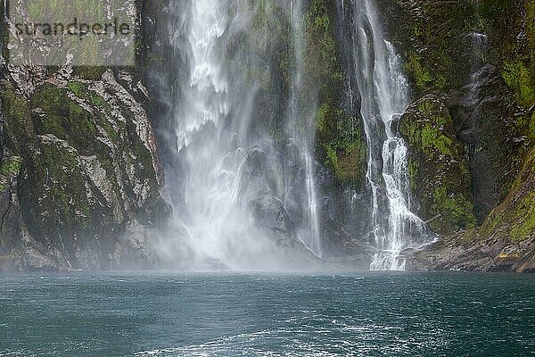 Wasserfall am Milford Sound