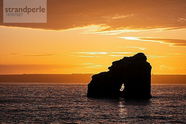 Sonnenuntergang am Thurlestone Rock  South Milton Sands in Devon