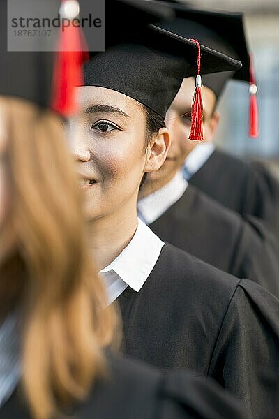 Graduation Konzept mit Porträt glückliches Mädchen