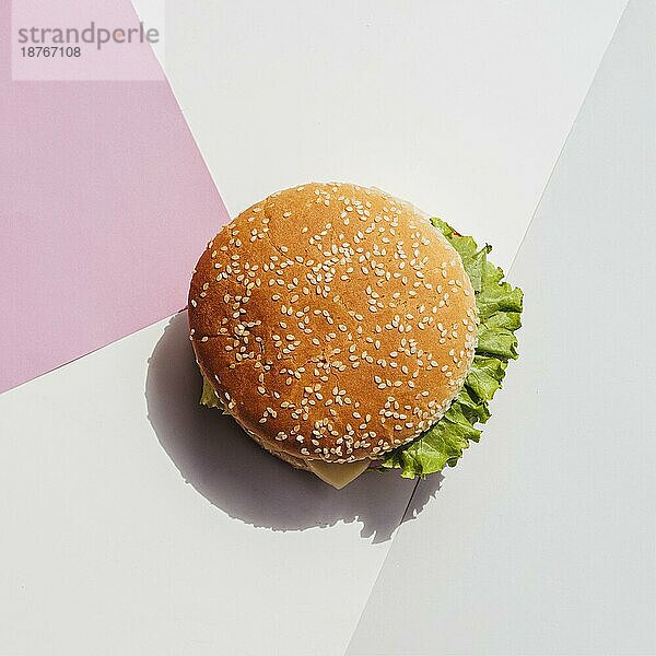 Flat lay burger einfachen Hintergrund. Hohe Auflösung Foto