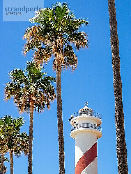 MARBELLA  ANDALUCIA  SPANIEN - 4. MAI: Straßenszene in Marbella Spanien am 4. Mai 2014. Nicht identifizierte Menschen