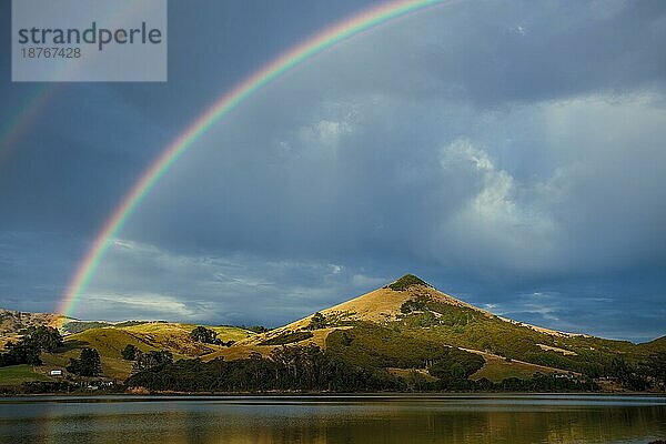 Doppelter Regenbogen über der Otago Peninsula