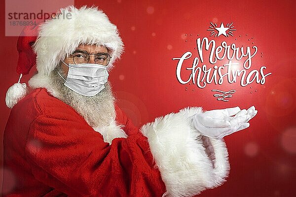 Seitenansicht Mann Weihnachtsmannkostüm trägt medizinische Maske. Auflösung und hohe Qualität schönes Foto