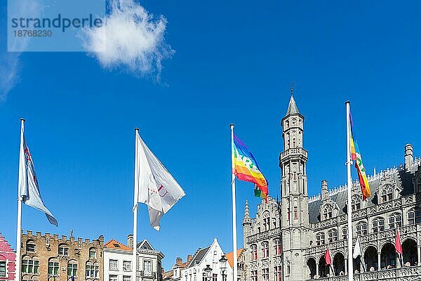 Rathaus auf dem Marktplatz in Brügge Westflandern Belgien