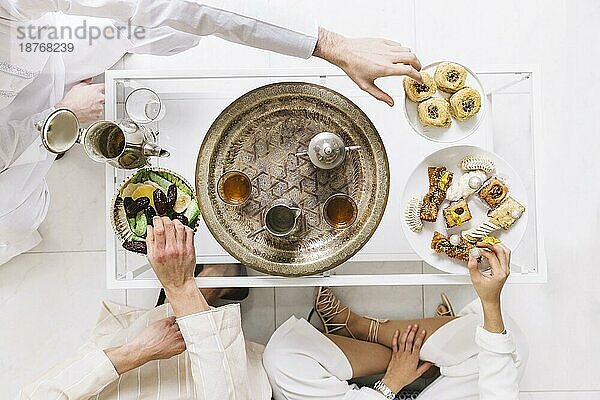 Foto Eid al fitr Konzept mit Draufsicht auf Tee. Auflösung und hohe Qualität schönes Foto