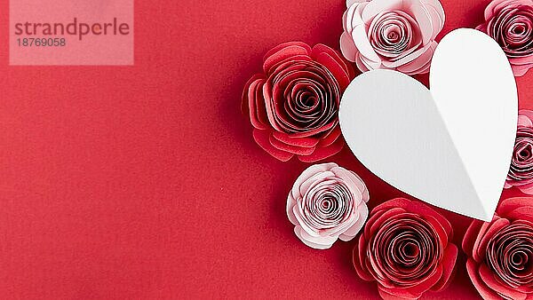 Schönes Valentinstagskonzept mit Rosen (1)