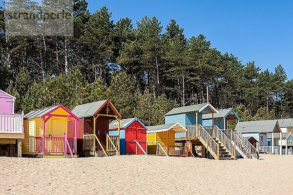 Einige farbenfrohe Strandhütten in Wells Next the Sea