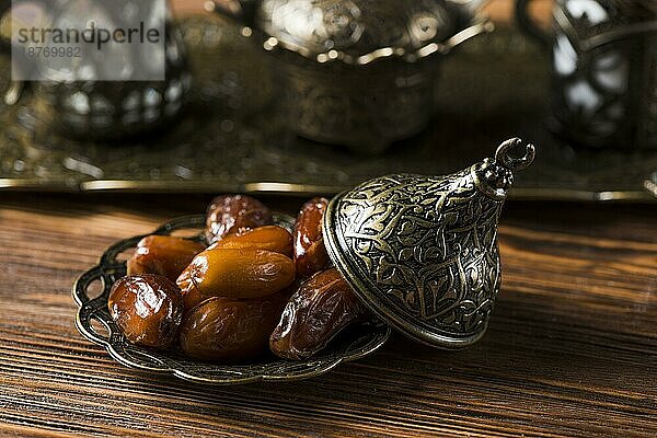 Arabische lebensmittelzusammensetzung ramadan mit datteln