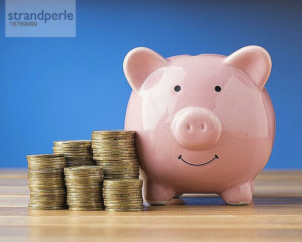 Vorderansicht Finanzelemente mit rosa Sparschwein. Auflösung und hohe Qualität schönes Foto