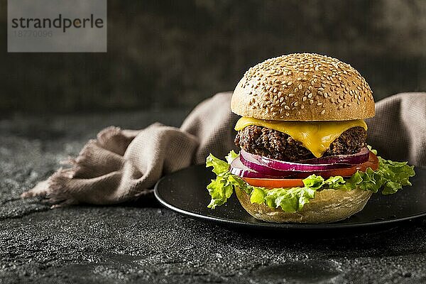 Vorderansicht Burger-Teller mit Küchenhandtuch