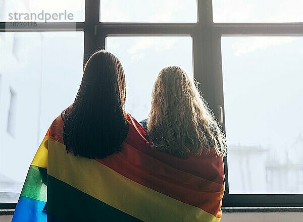 Lesbische sweethearts verpackt lgbt flag