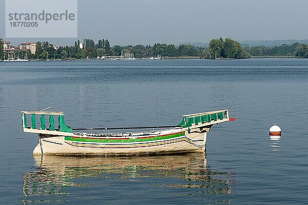 Traditionelles Boot auf dem Lago Maggiore Piemont Italien