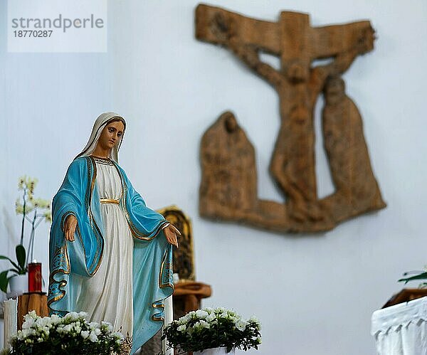 Innenansicht der Kirche St. Johannes der Täufer in Cannigione