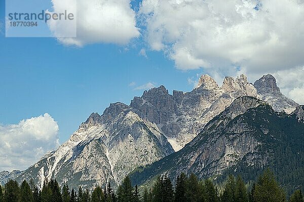 Blick auf die Drei Zinnen in den Dolomiten