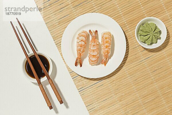 Sushi-Tageskonzept mit Wasabi-Essstäbchen