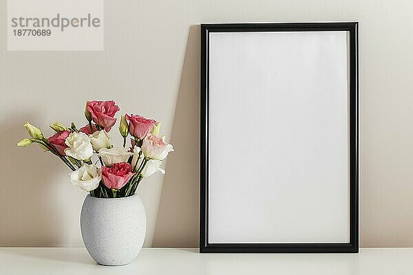 Vorderansicht Bouquet Rosen Vase mit leeren Rahmen. Auflösung und hohe Qualität schönes Foto