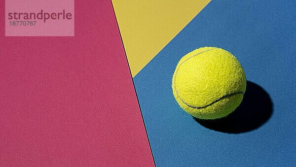 Draufsicht Tennisball mit Kopierraum