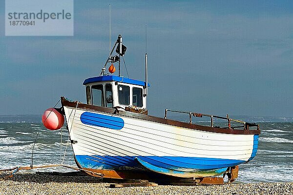 DUNGENESS  KENT/UK - 3. FEBRUAR: Fischerboot am Strand von Dungeness in Kent am 3. Februar 2008