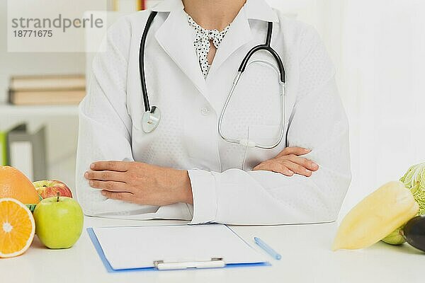 Close up Arzt mit Stethoskop Früchte. Auflösung und hohe Qualität schönes Foto