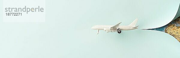 Weißes Spielzeugflugzeug mit Kopierraum. Auflösung und hohe Qualität schönes Foto